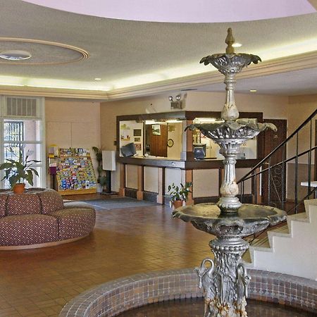University Inn Гейнсвилл Экстерьер фото
