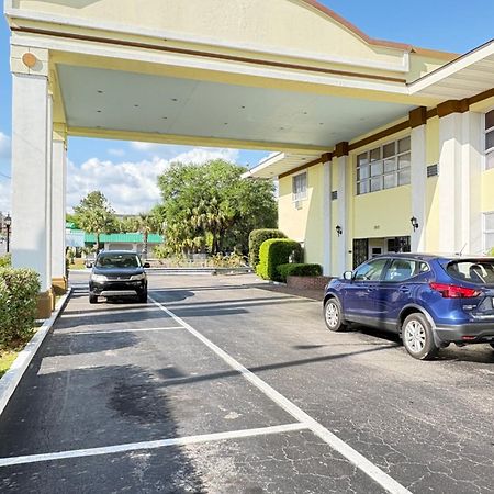 University Inn Гейнсвилл Экстерьер фото