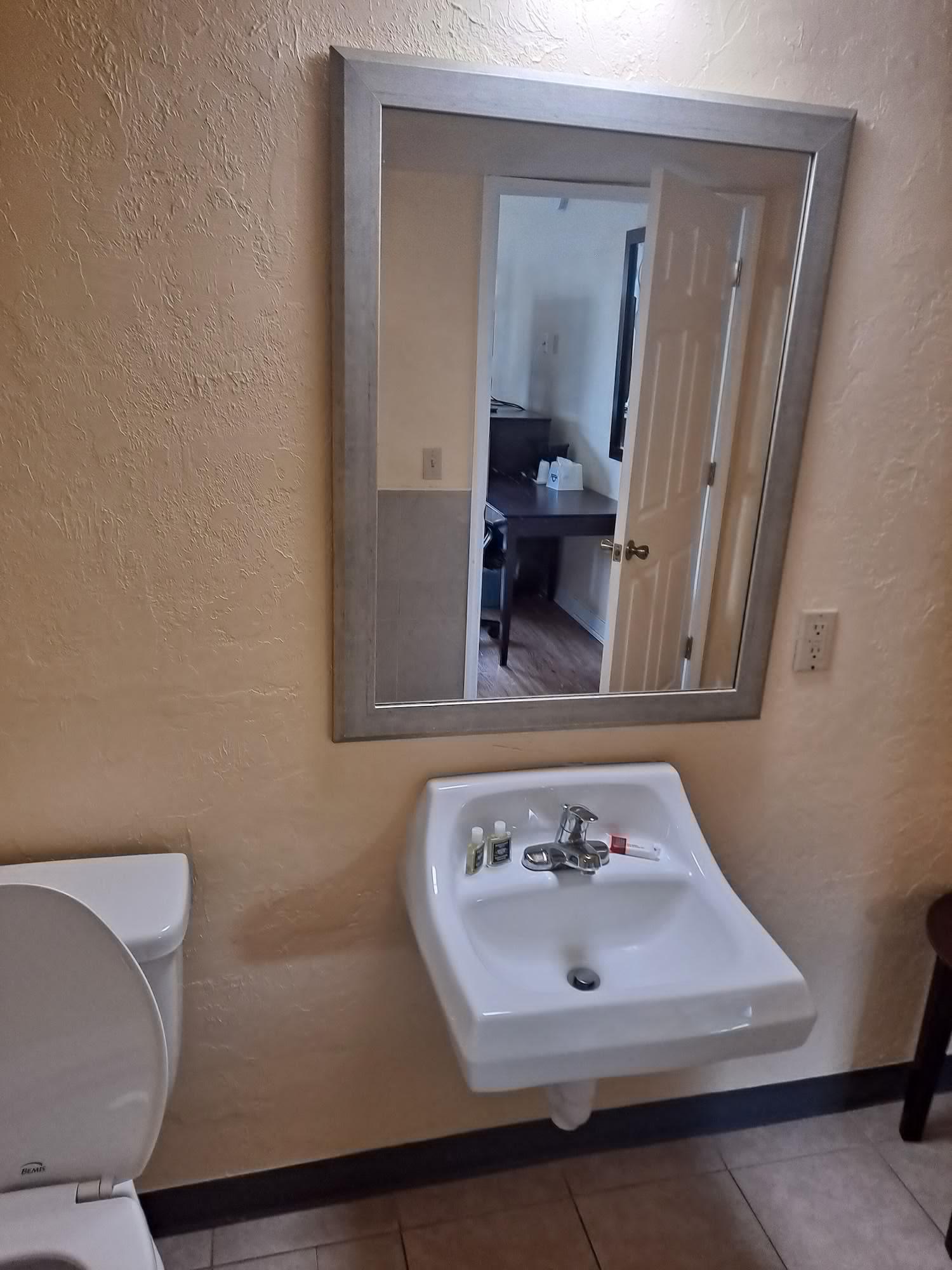 University Inn Гейнсвилл Экстерьер фото